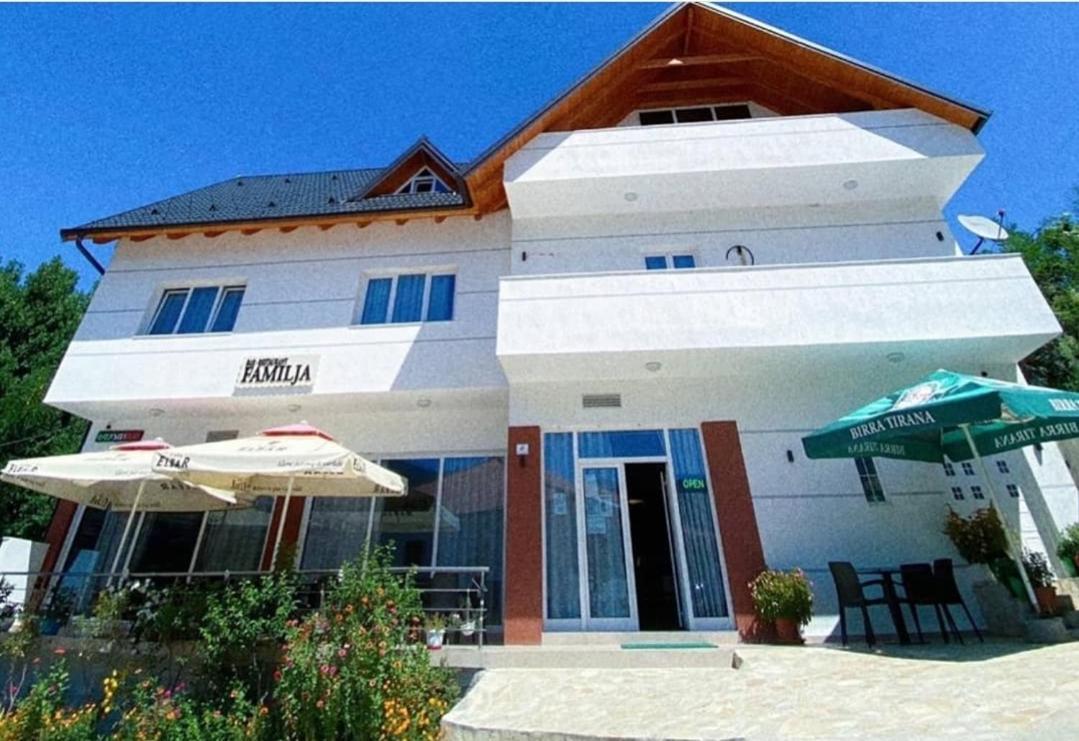 Bar-Restaurant-Hotel-Familja Klos Экстерьер фото