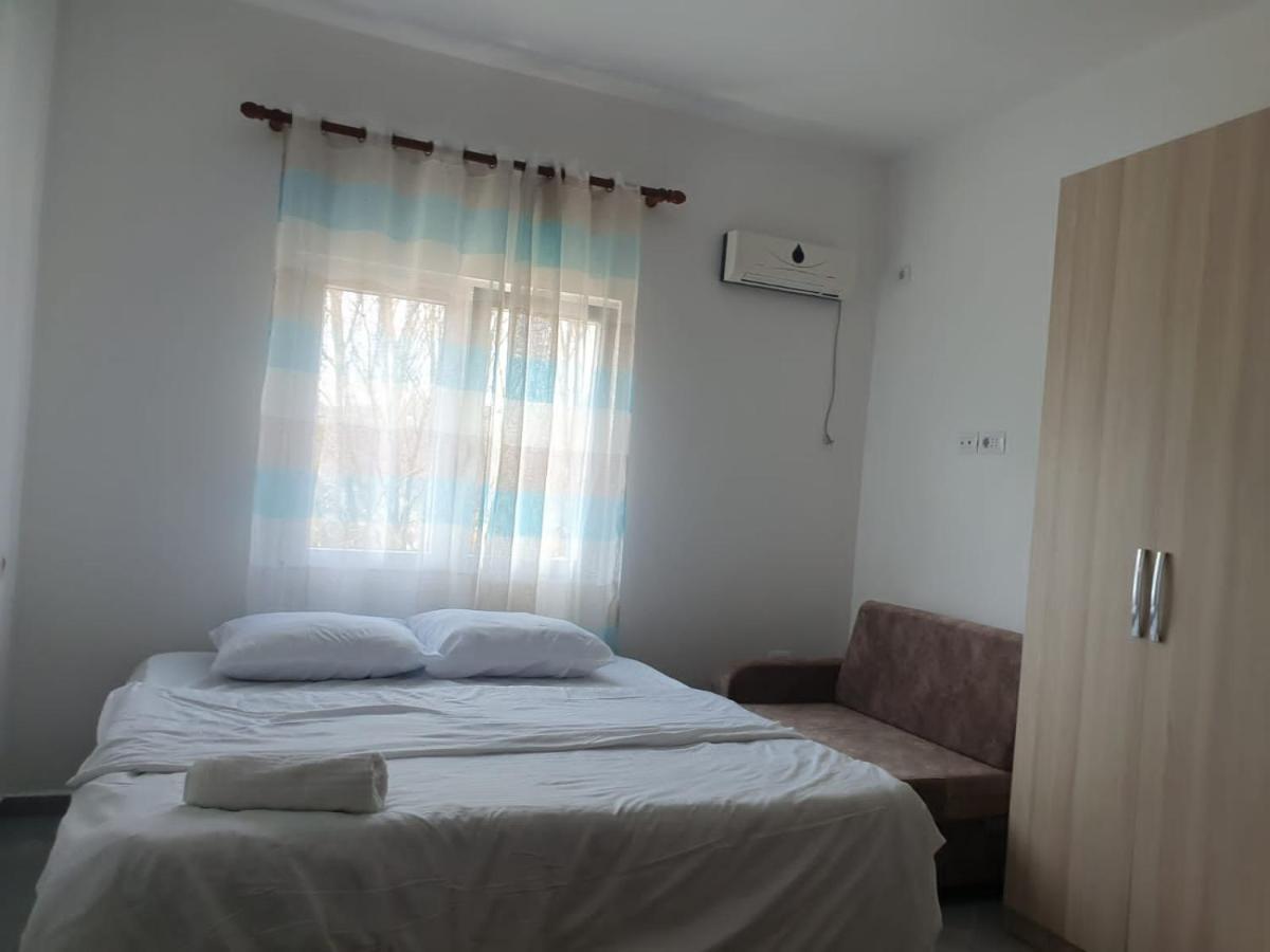 Bar-Restaurant-Hotel-Familja Klos Экстерьер фото