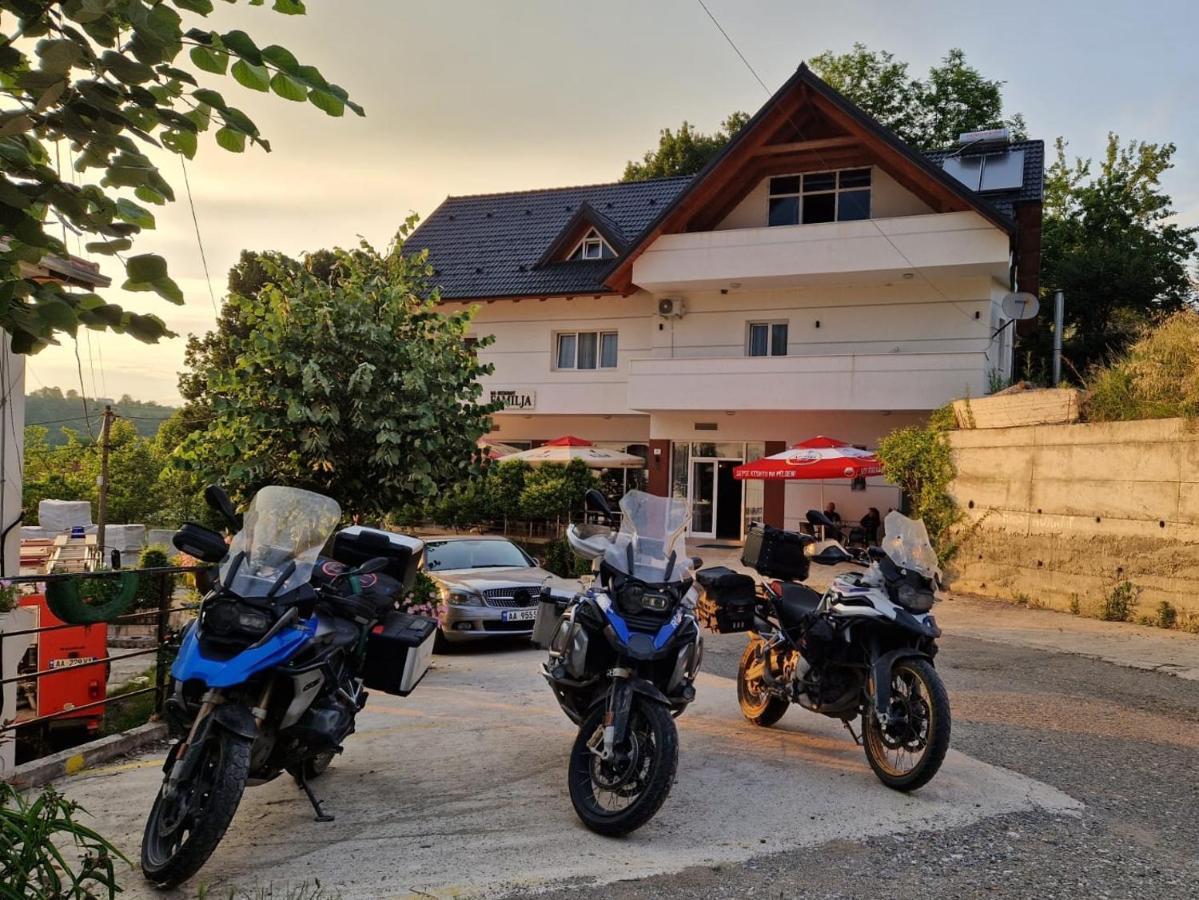 Bar-Restaurant-Hotel-Familja Klos Экстерьер фото