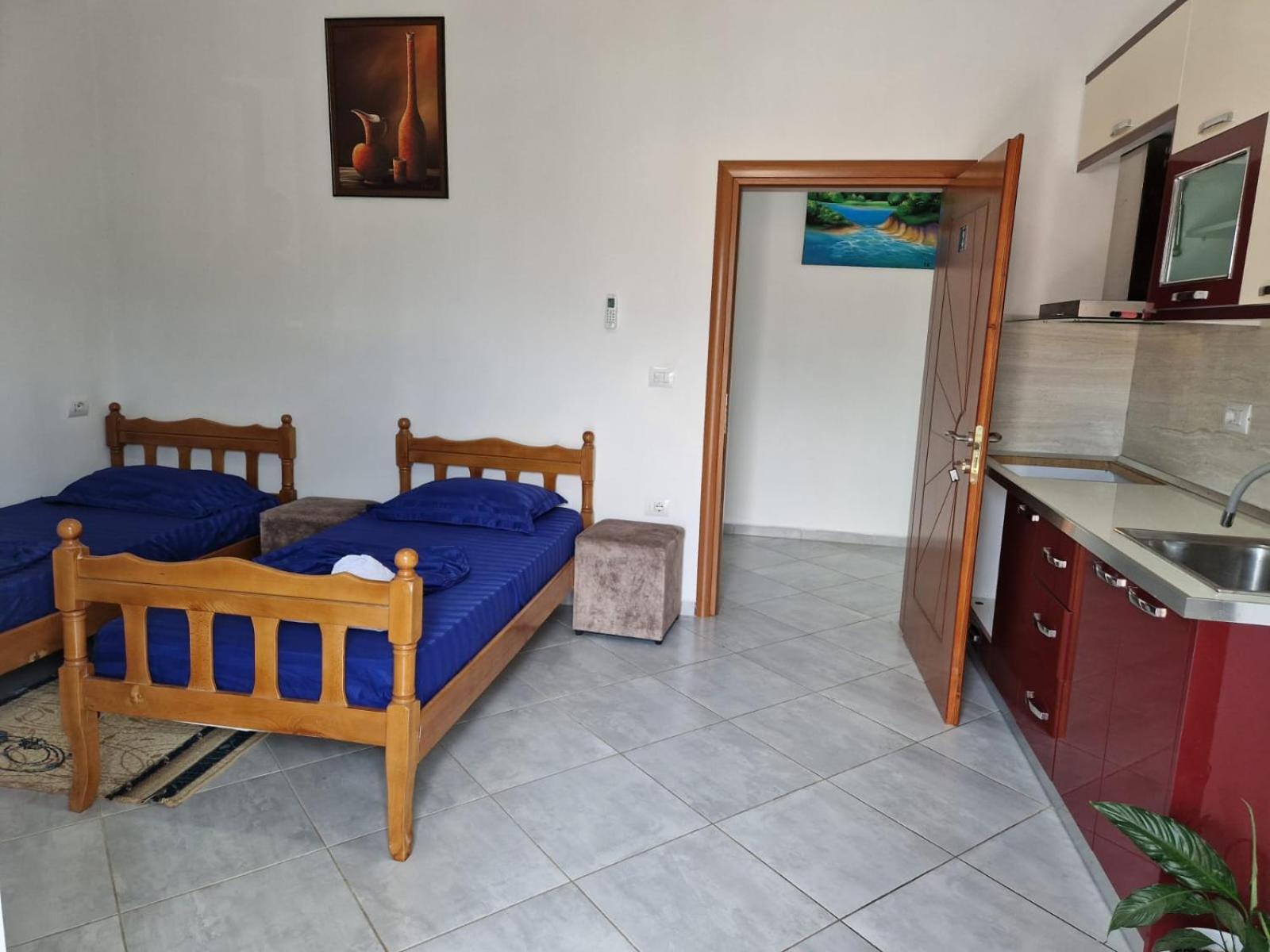 Bar-Restaurant-Hotel-Familja Klos Экстерьер фото