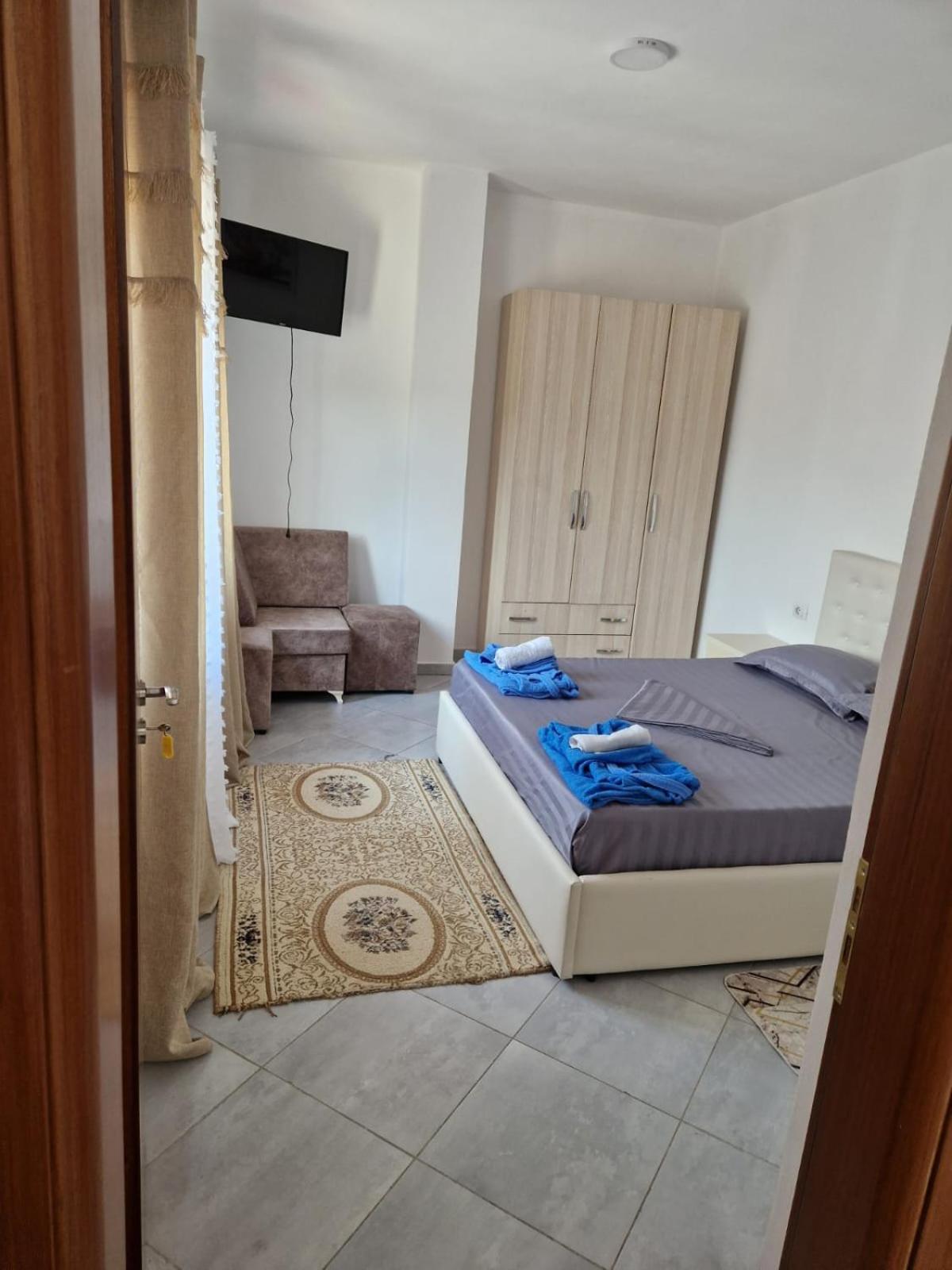 Bar-Restaurant-Hotel-Familja Klos Экстерьер фото