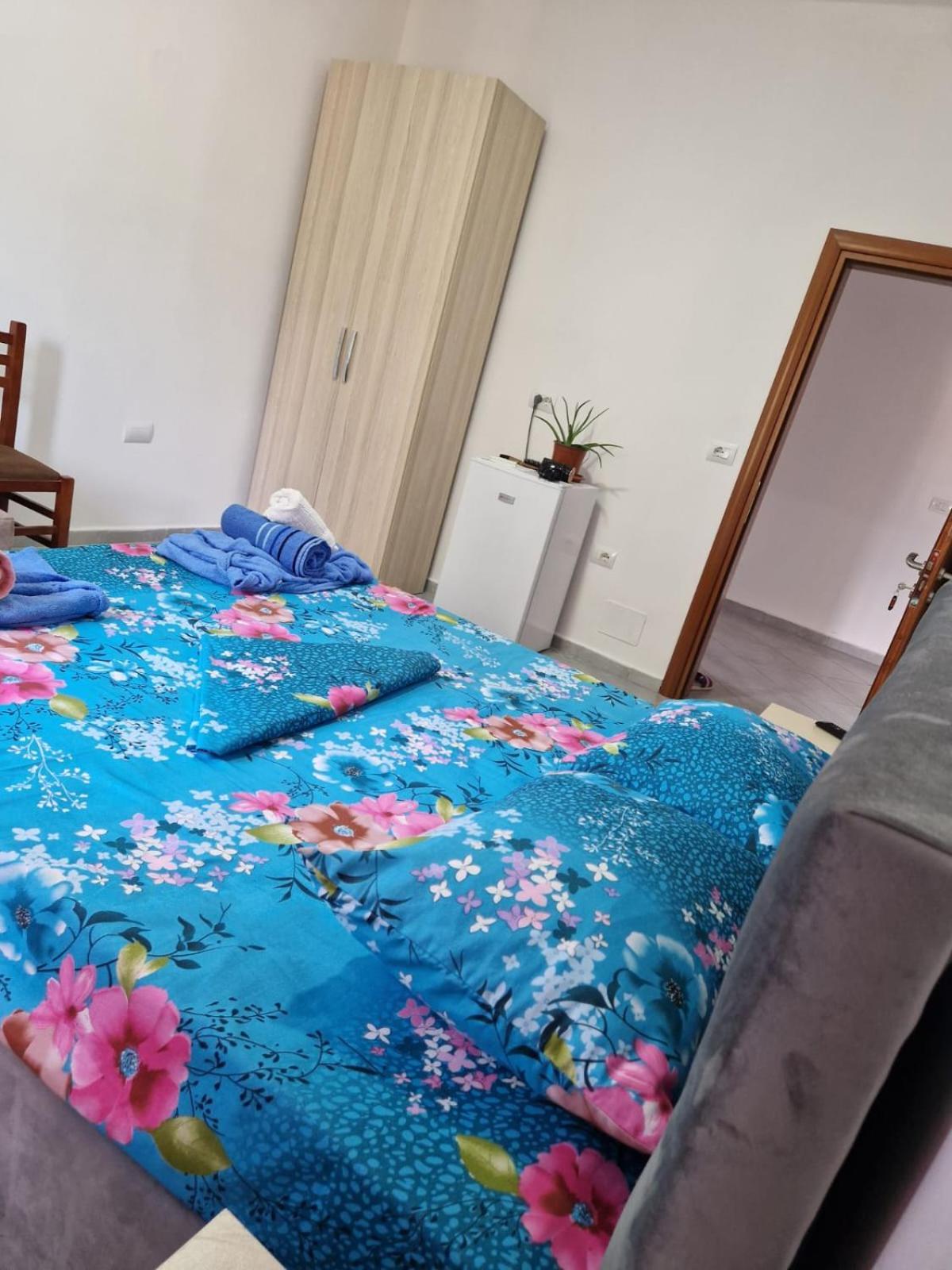 Bar-Restaurant-Hotel-Familja Klos Экстерьер фото