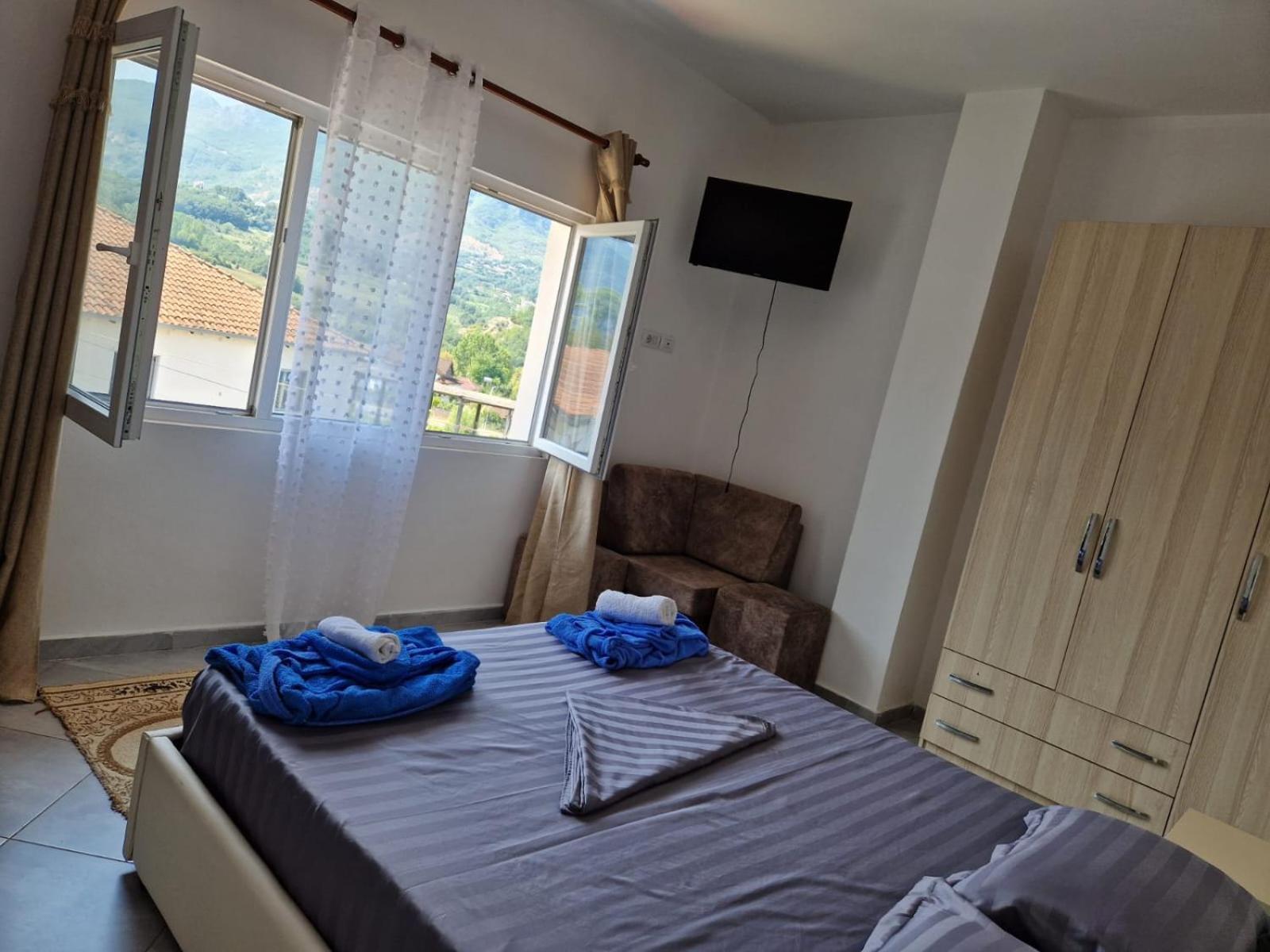 Bar-Restaurant-Hotel-Familja Klos Экстерьер фото