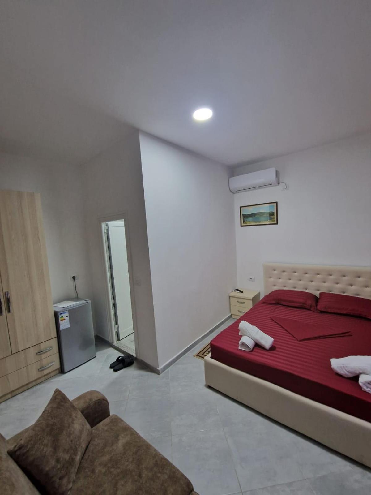 Bar-Restaurant-Hotel-Familja Klos Экстерьер фото