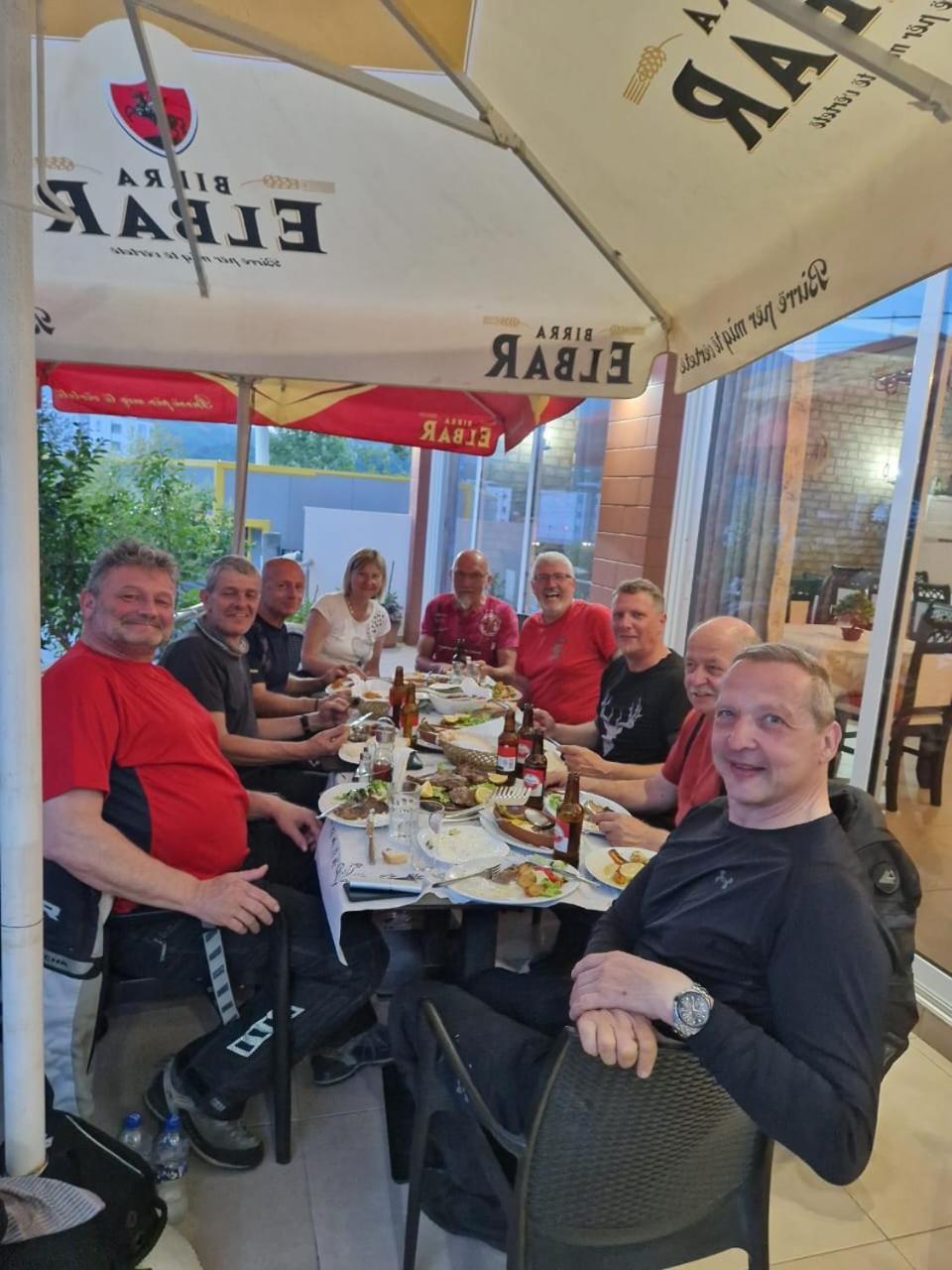 Bar-Restaurant-Hotel-Familja Klos Экстерьер фото