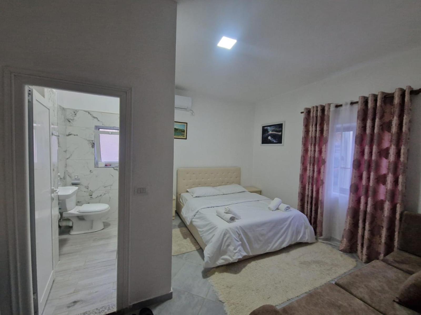 Bar-Restaurant-Hotel-Familja Klos Экстерьер фото