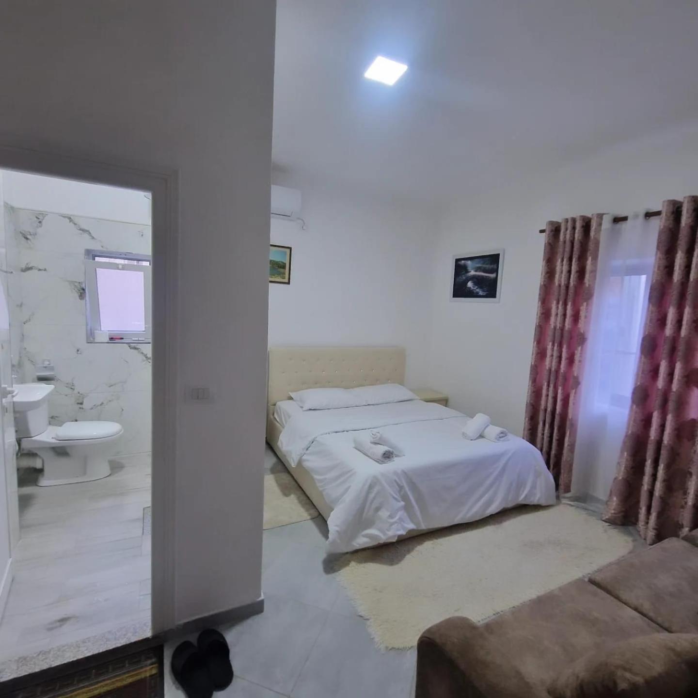 Bar-Restaurant-Hotel-Familja Klos Экстерьер фото
