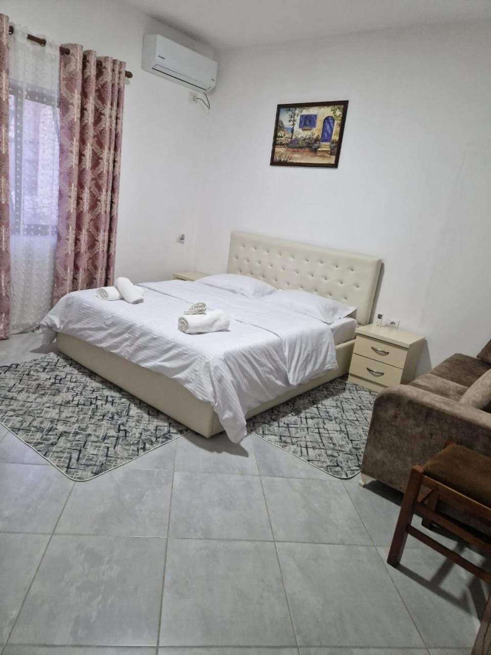 Bar-Restaurant-Hotel-Familja Klos Экстерьер фото